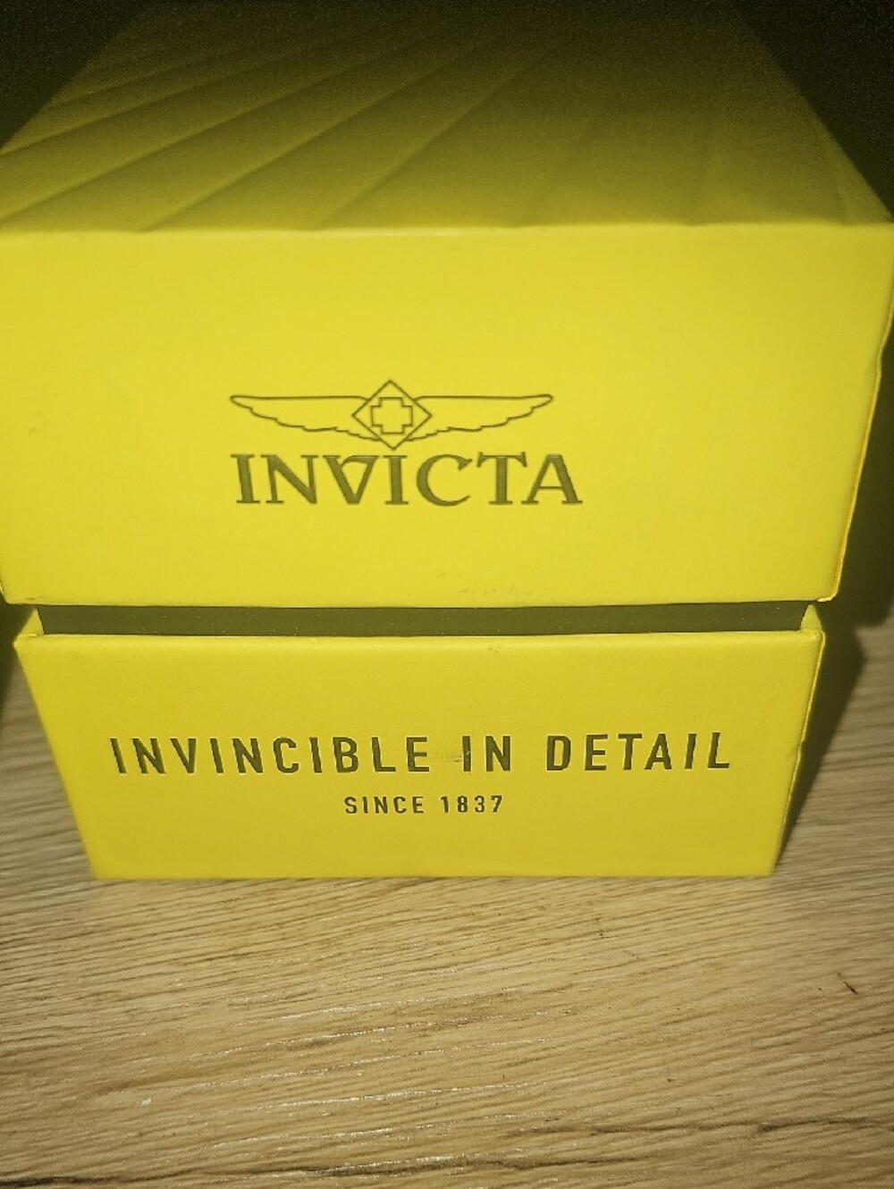 Invicta Yellow Branded Two-Piece Box - Picture 4 of 5